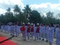 Paskibra Muna Barat Sukses Kibarkan Merah Putih di Lapangan Wamelai