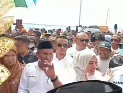 Masyarakat Mubar Antusias Jemput Balon Bupati dan Wakil Bupati La Ode Darwin – Ali Basa