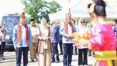 Penyambutan Gubernur dan Wakil Gubernur Sultra, Meriah Dengan Adat dan Budaya Daerah