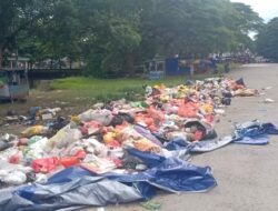 Ada Bak, Beberapa Masyarakat Buang Sampah Seenaknya di Jalan Bypass Raha