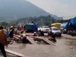 Jalan Trans Sulawesi di Linomoiyo Konut Belum Surut, Biaya Angkut Motor 100 Ribu Sementara Mobil 500 Ribu