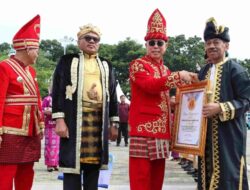 HUT Ke-61 Sultra, Kabupaten Muna Barat Terima Penghargaan Indeks Pengelolaan Keuangan Daerah Terbaik
