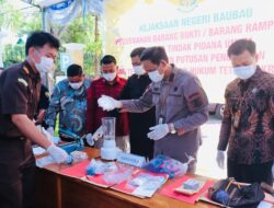 Kejari Baubau Musnahkan Barang Bukti Puluhan Perkara Tindak Pidana