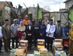Wakil Wali Kota Baubau Serahkan Bantuan Untuk Korban Kebakaran di Kelurahan Batulo