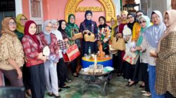 Dukung Pengembangan Industri Kreatif Lokal, Ketua Dekranasda Kota Kendari Kunjungi Sejumlah Pelaku UMKM