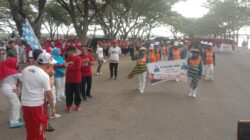 Semarak HUT RI Ke- 80 di Muna, Bupati Bachrun Buka Perlombaan Jalan Santai